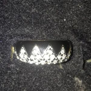 Exquisite designed Black and 18 K HGE